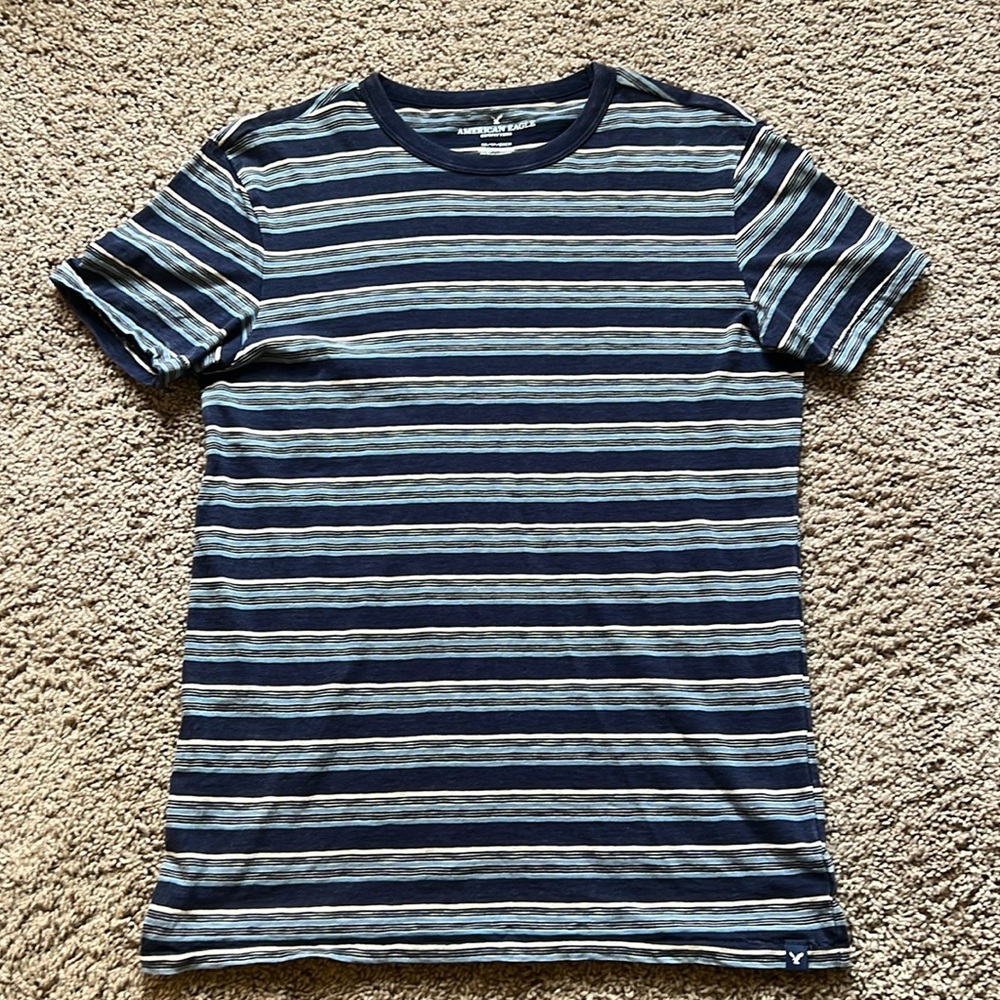 Men’s lightweight American Eagle tshirt size XS